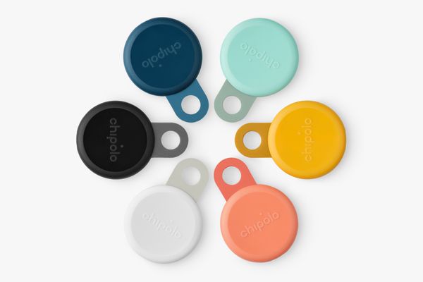 Chipolo LOOP、POP、CARDは、無線通信レンジの拡大と複数プラットフォームとの互換性を提供し、ユーザーが鍵、バッグ、財布等の大事な持ち物を探すのに役立ちます。